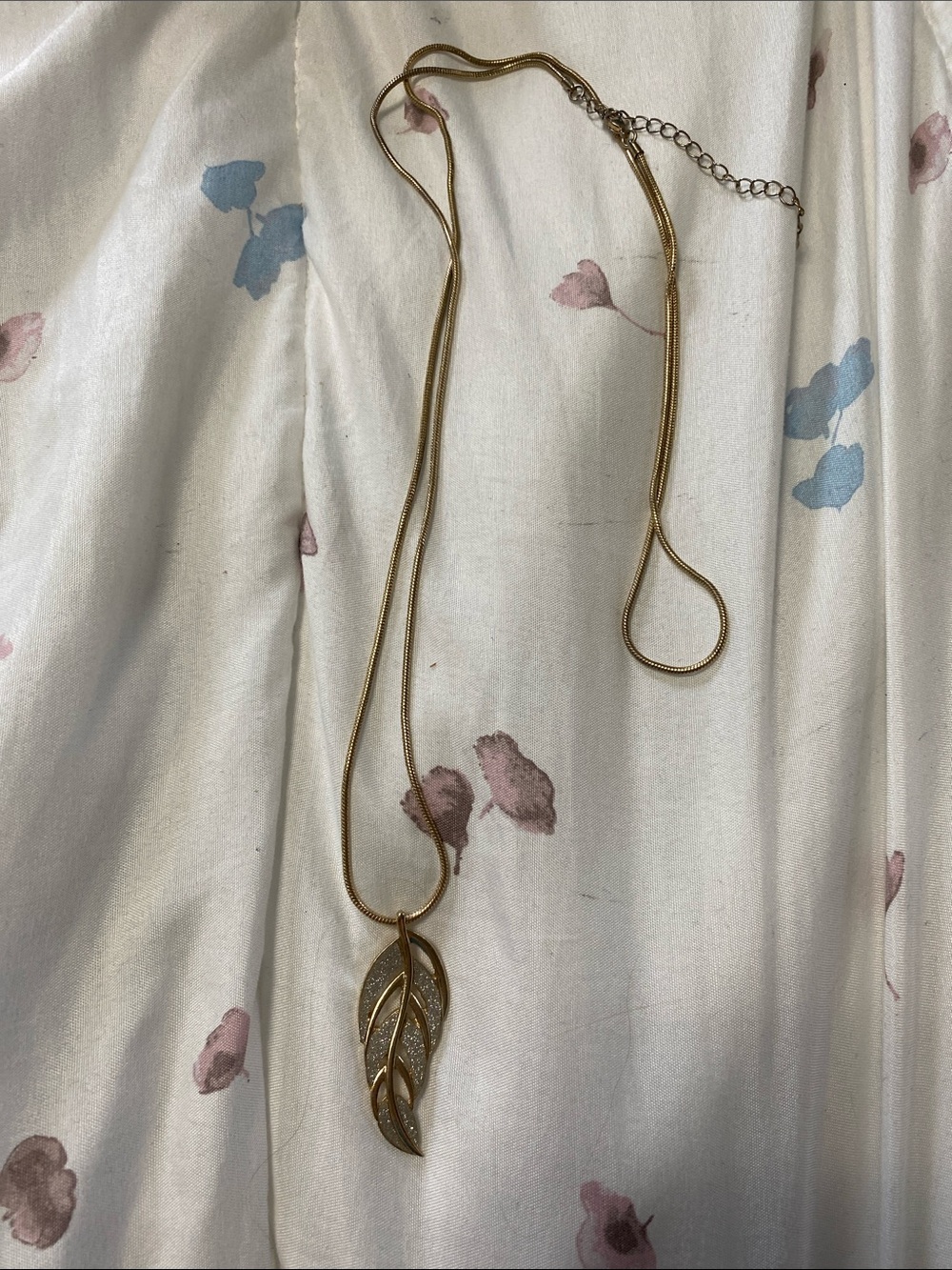 Gold Leaf Pendant Necklace - Elegant Women’s Jewelryy